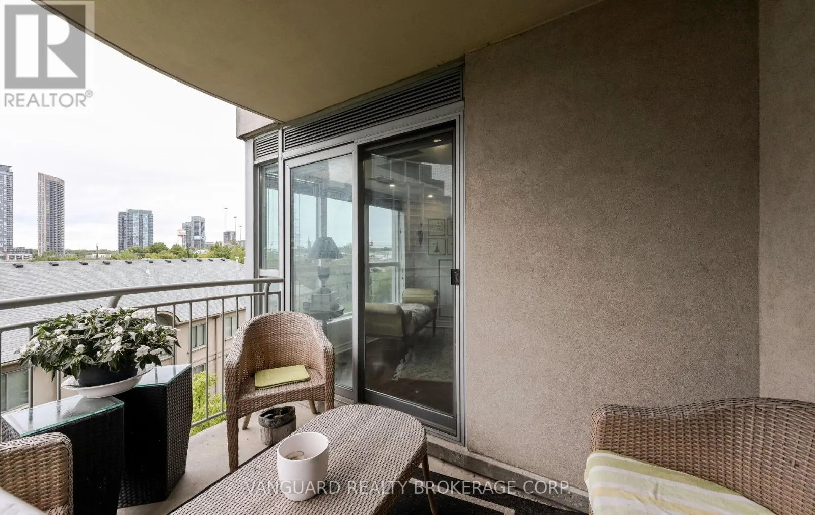 606 - 2111 LAKE SHORE BOULEVARD W