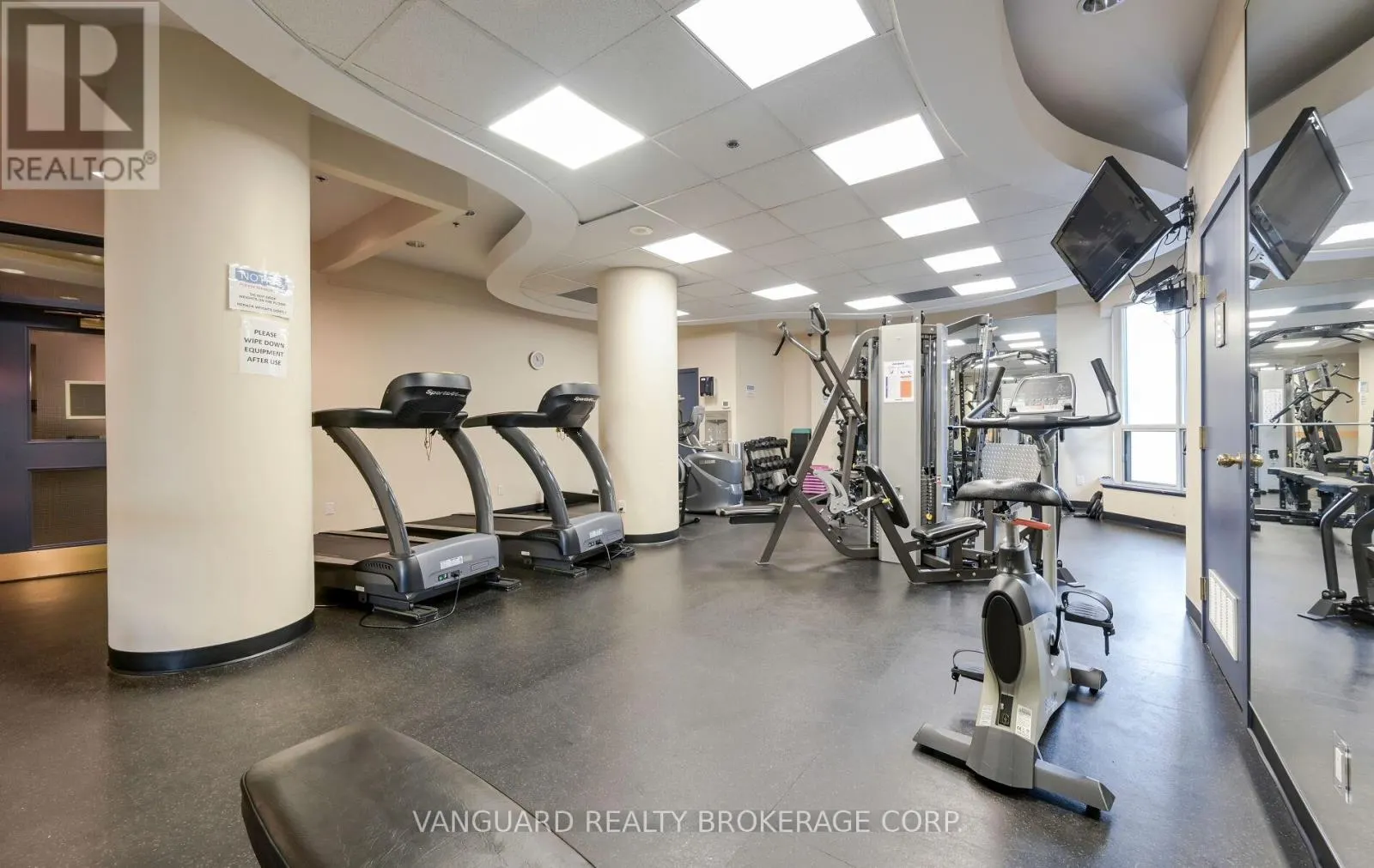 606 - 2111 LAKE SHORE BOULEVARD W