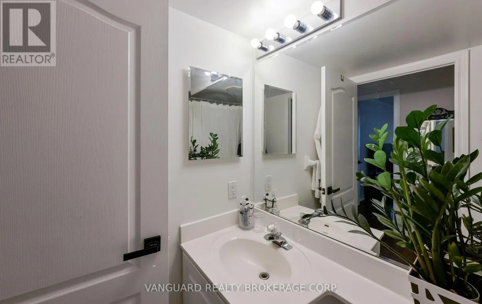 606 - 2111 LAKE SHORE BOULEVARD W