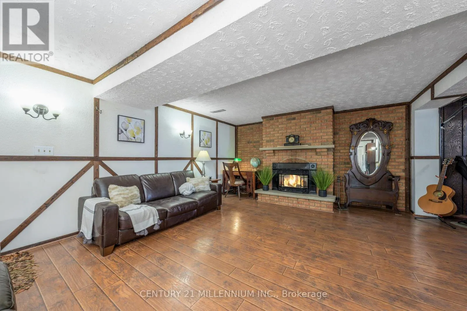 20 DUNBLAINE CRESCENT
