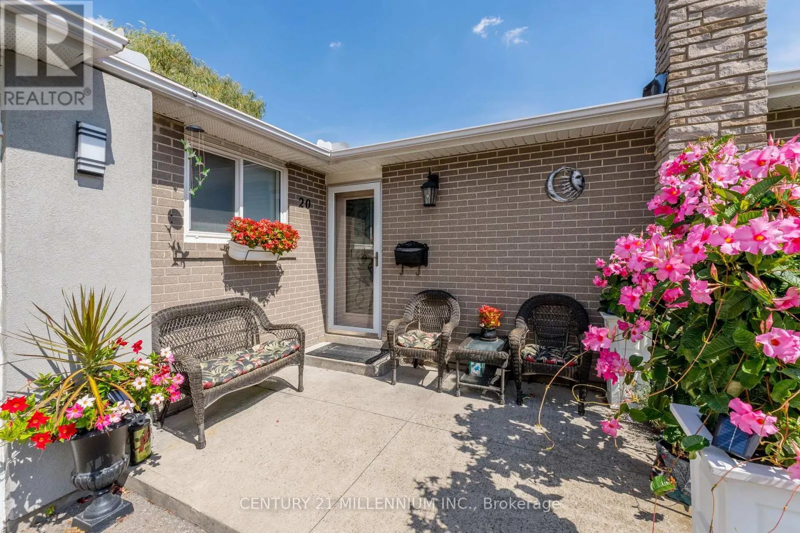 20 DUNBLAINE CRESCENT