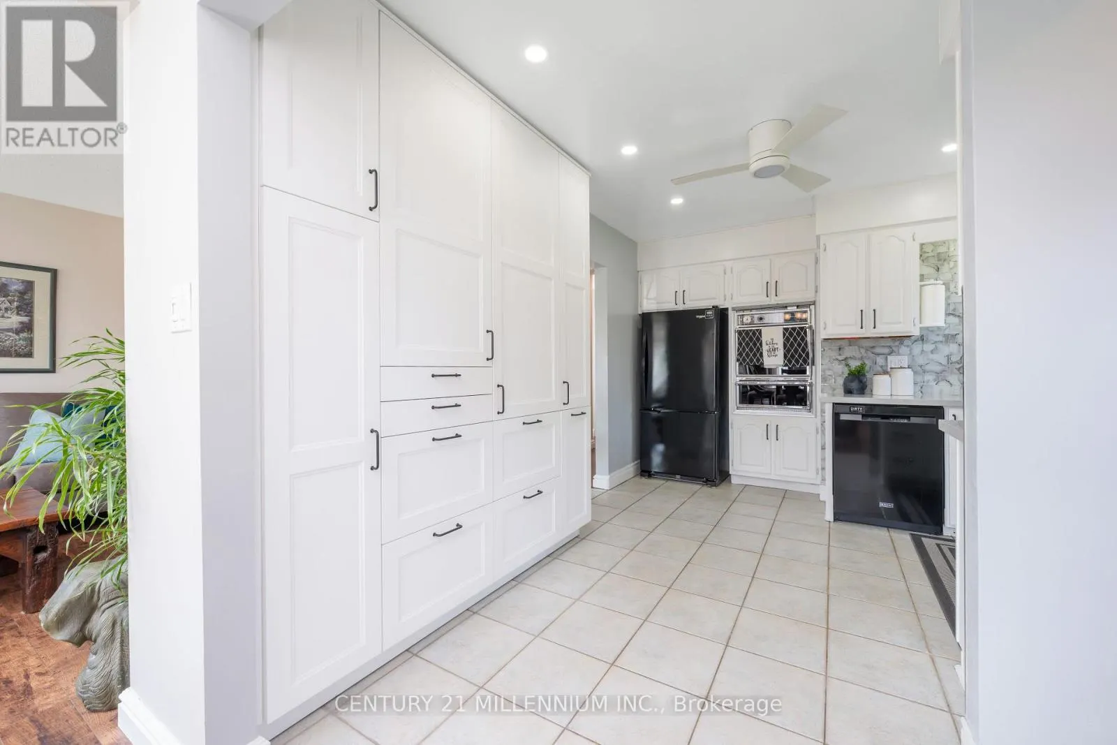 20 DUNBLAINE CRESCENT