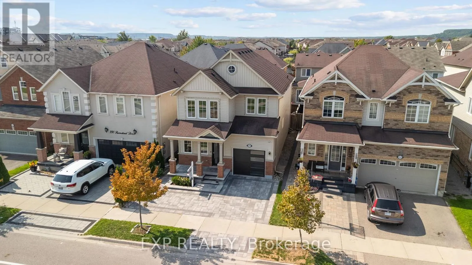986 FARMSTEAD DRIVE