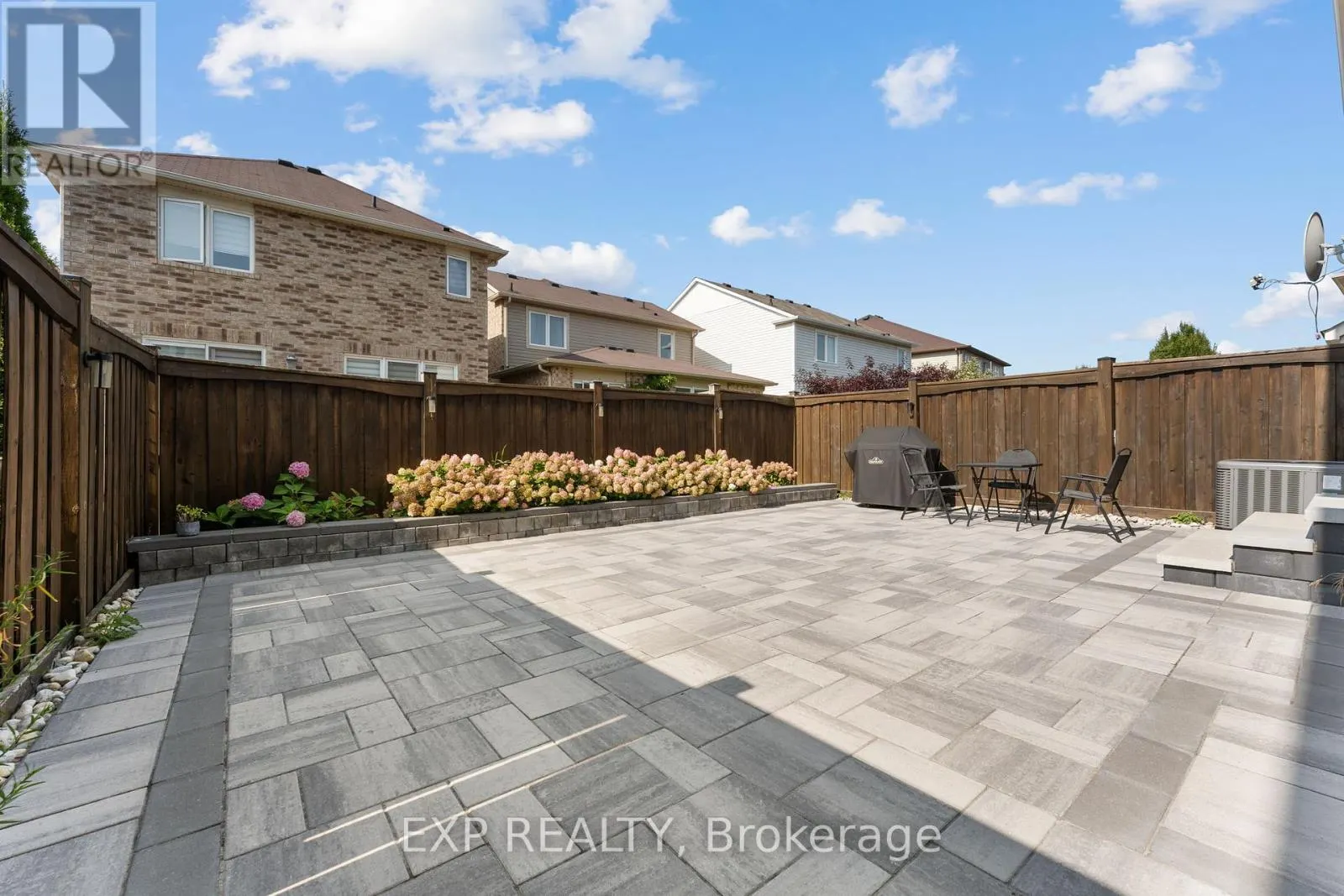 986 FARMSTEAD DRIVE
