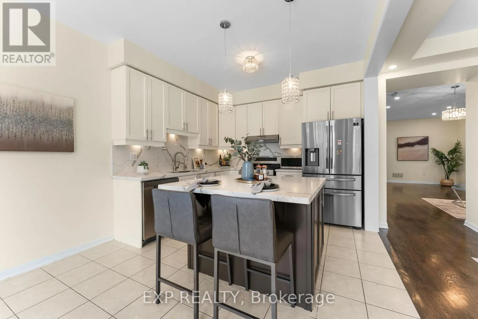 986 FARMSTEAD DRIVE