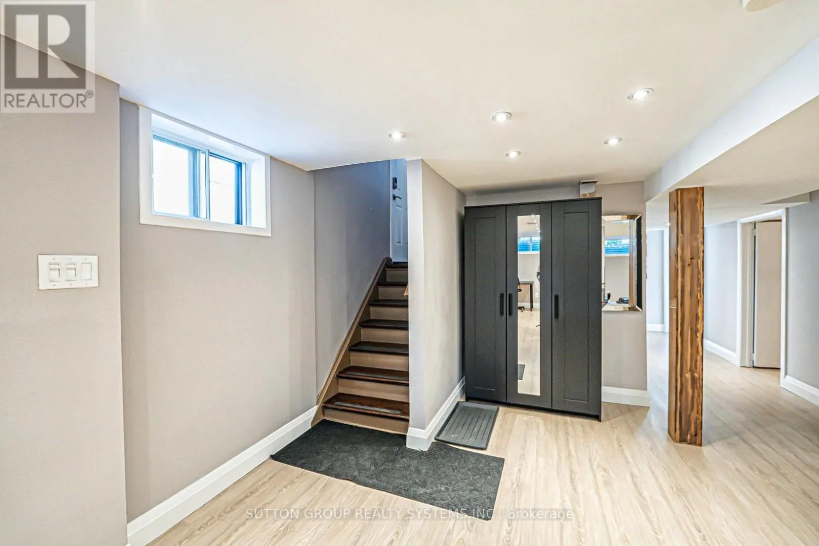 366 RENFORTH DRIVE