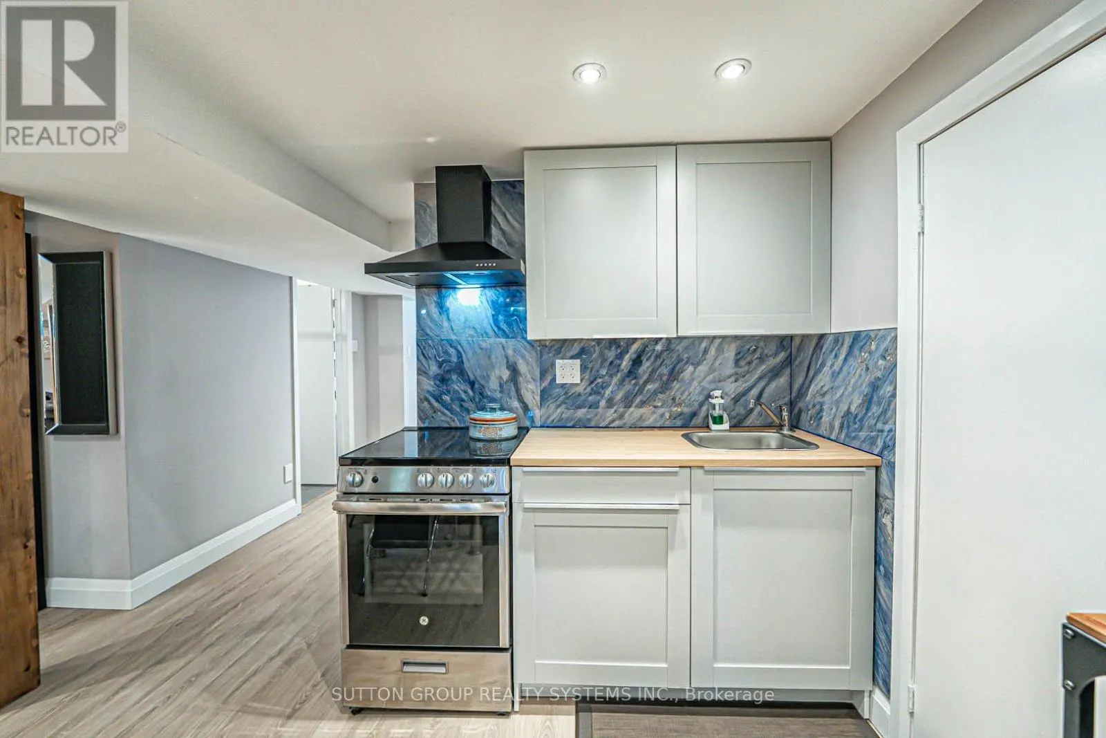 366 RENFORTH DRIVE