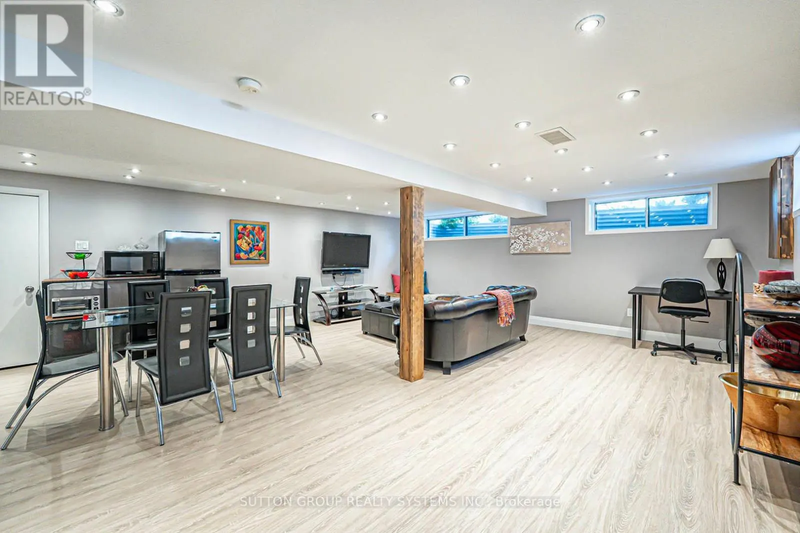 366 RENFORTH DRIVE