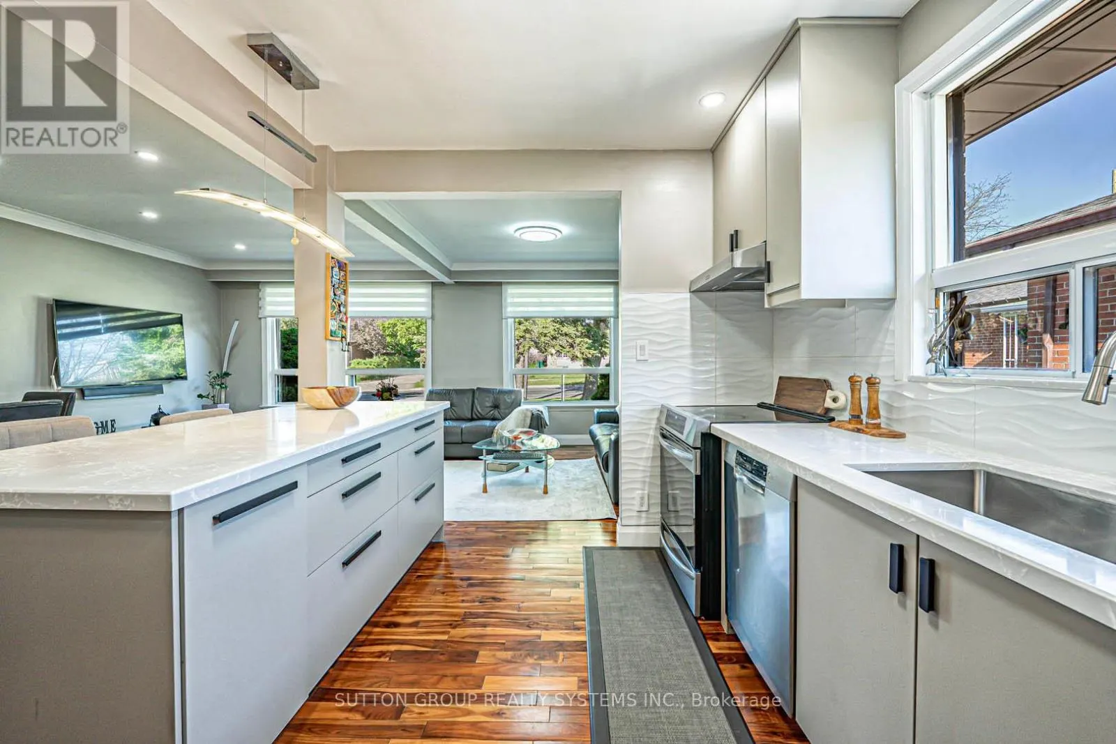 366 RENFORTH DRIVE