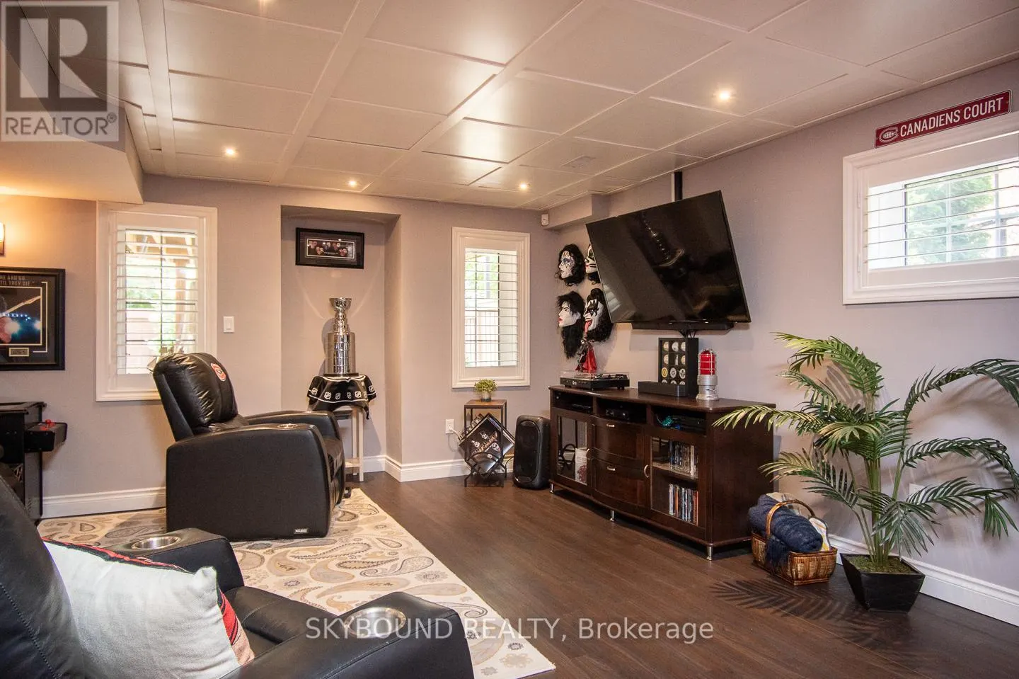 38 SILVER POND DRIVE