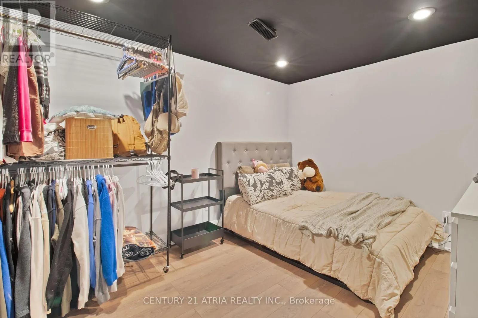 3222 HORNBEAM CRESCENT