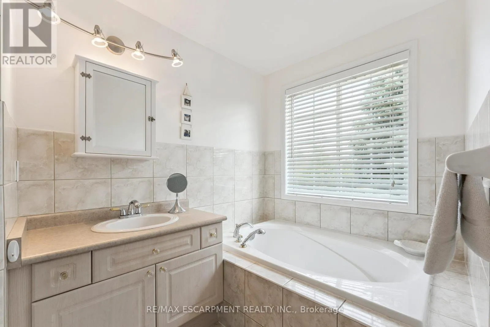1650 ALLAN CRESCENT