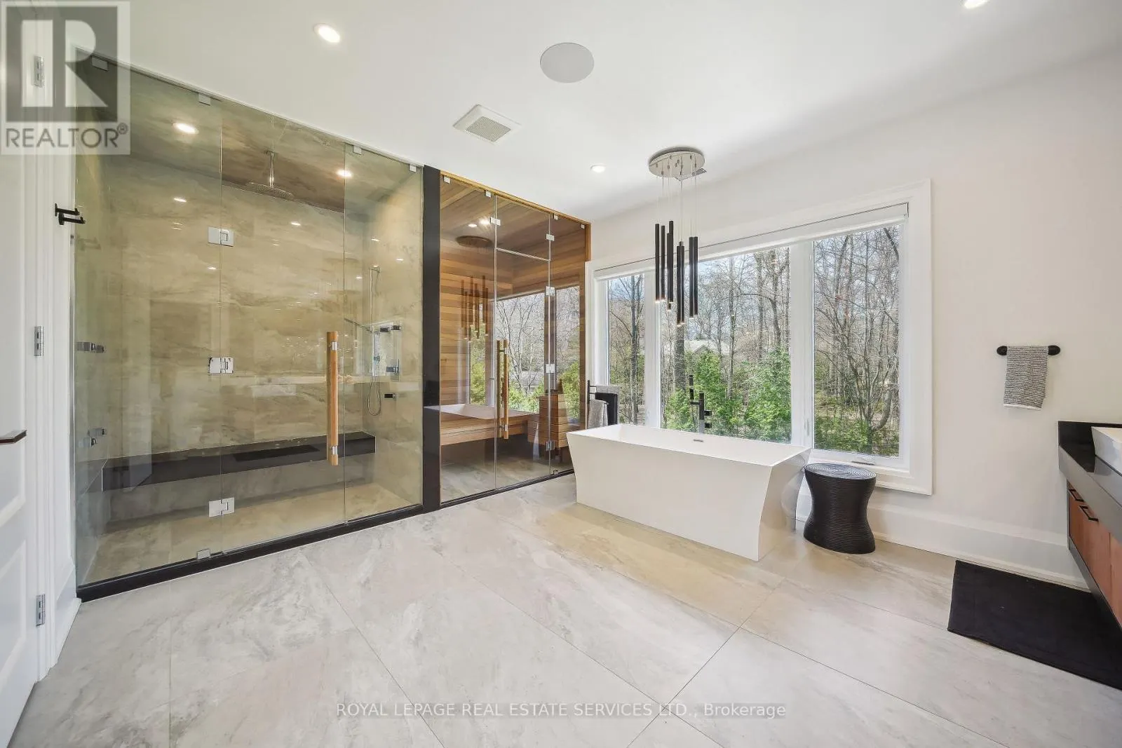 1489 ROGERSWOOD COURT