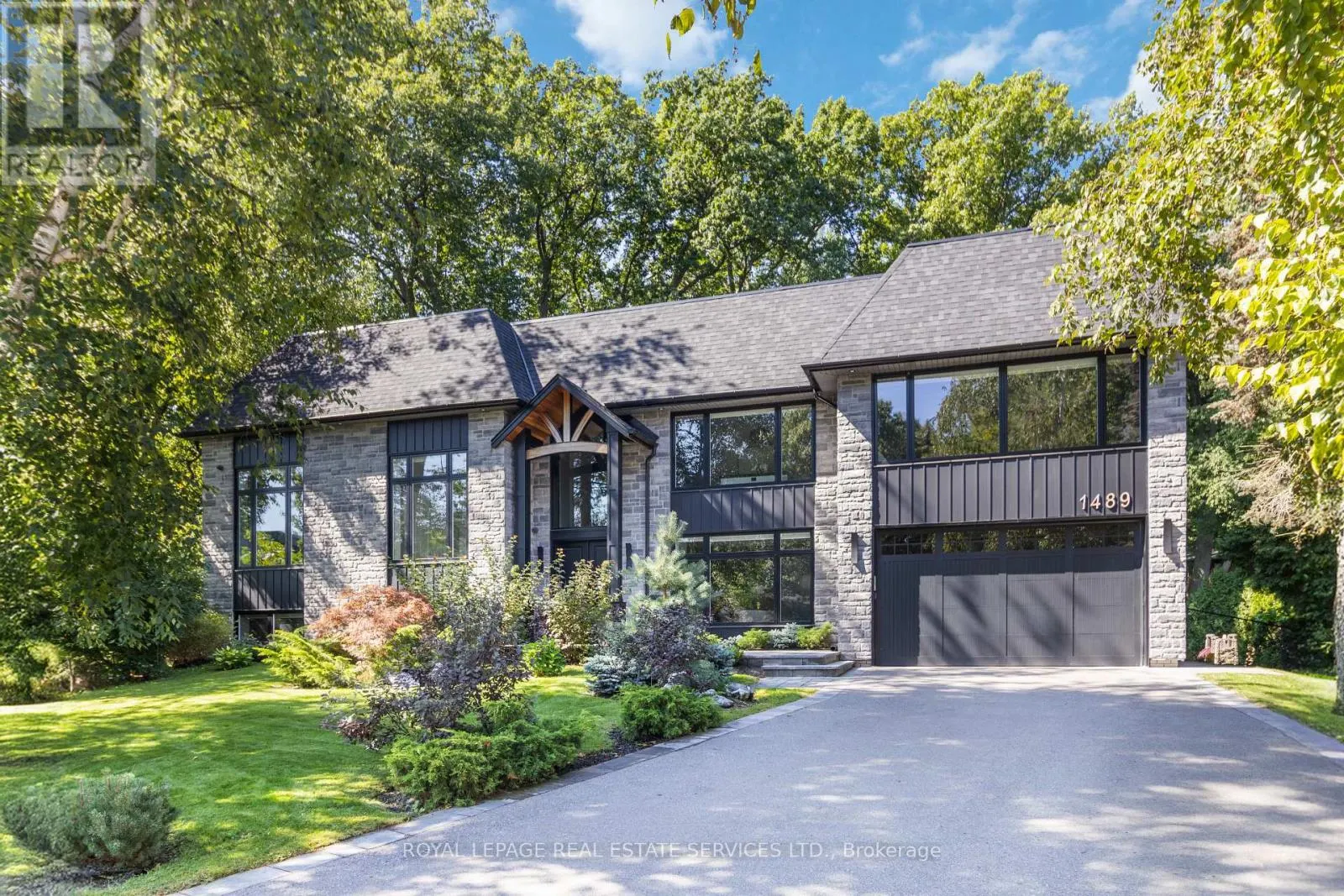 1489 ROGERSWOOD COURT