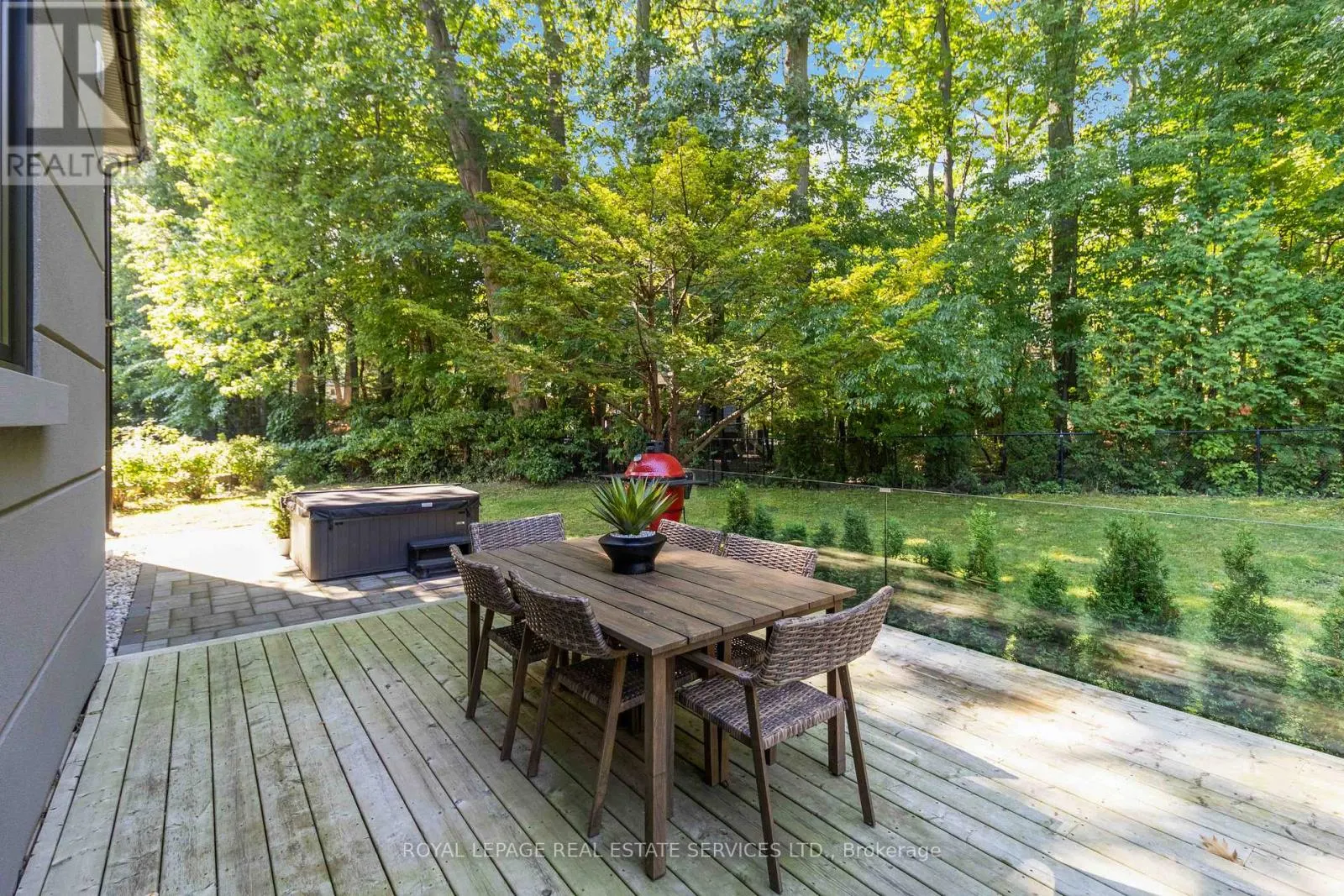 1489 ROGERSWOOD COURT