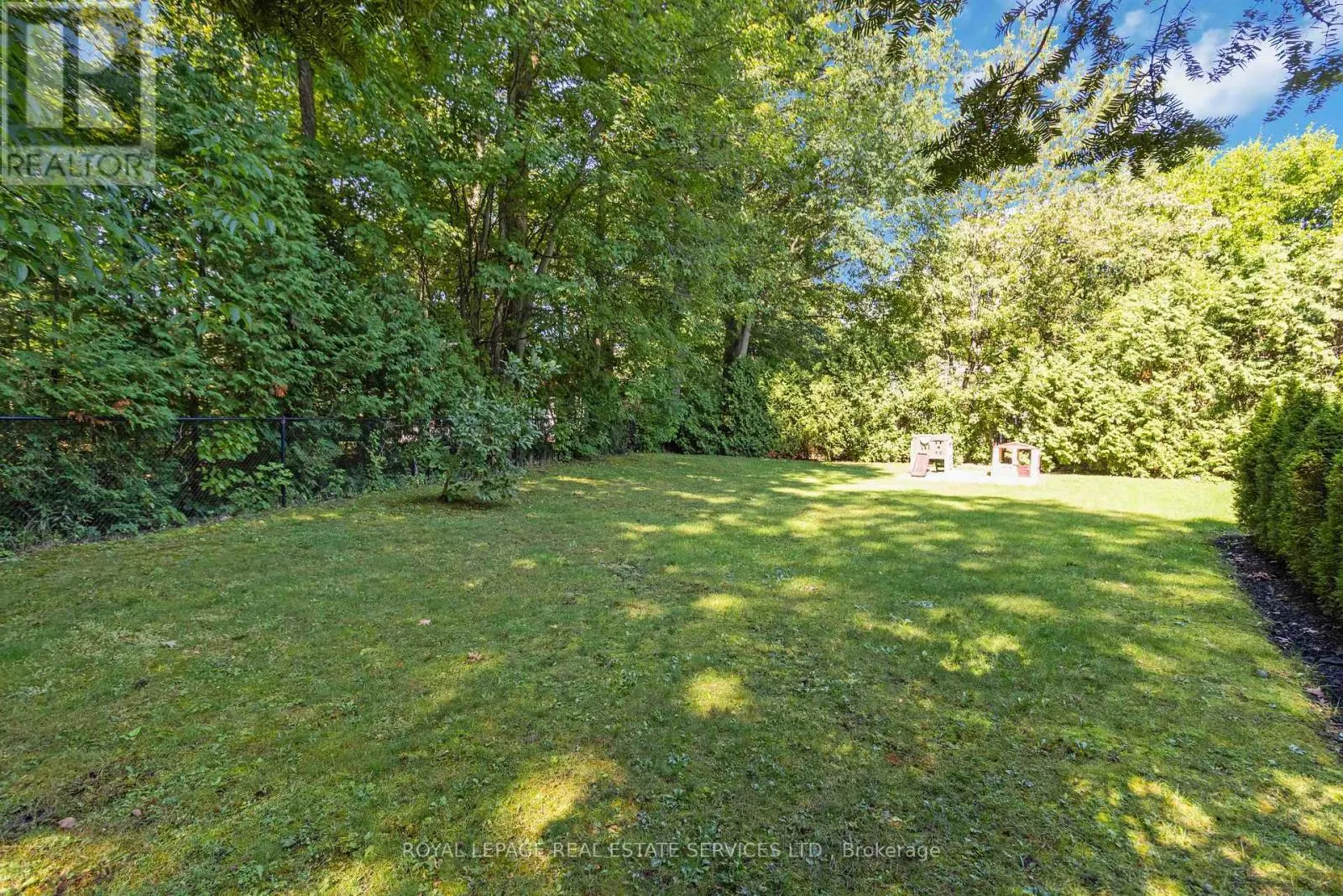 1489 ROGERSWOOD COURT