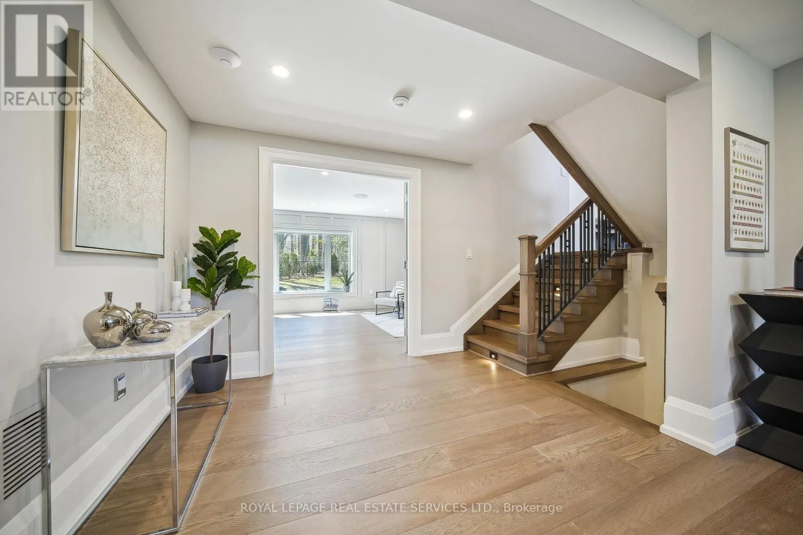 1489 ROGERSWOOD COURT