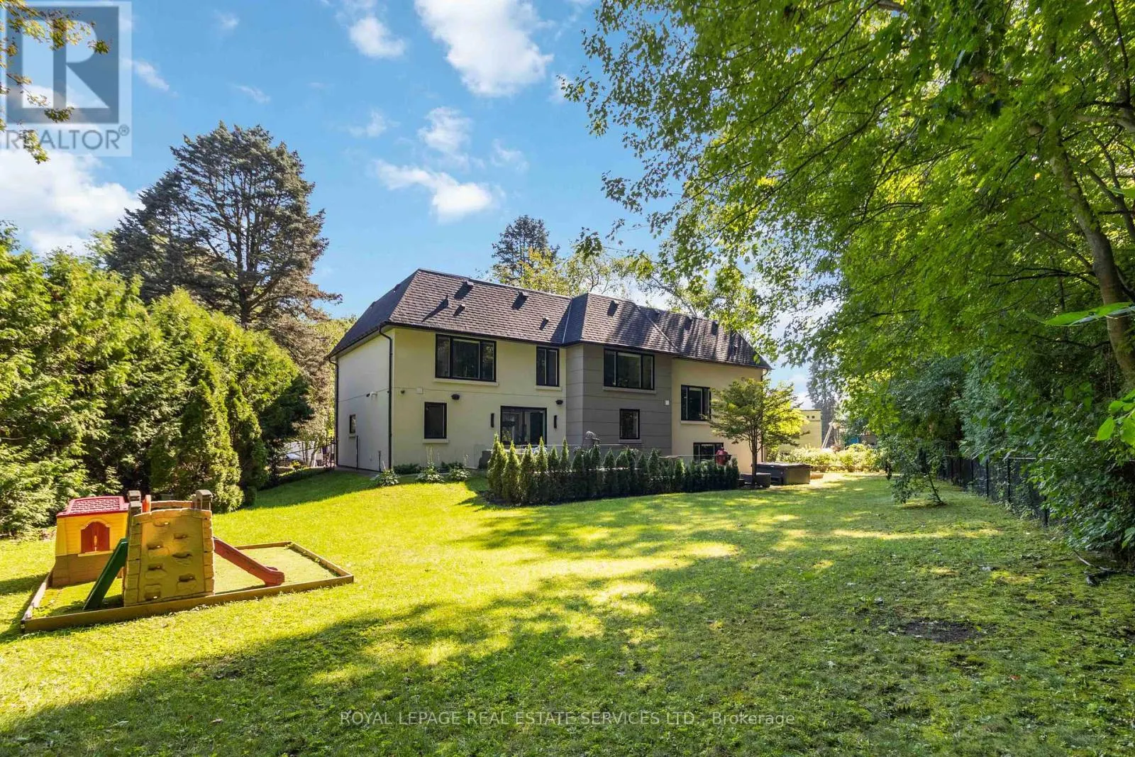 1489 ROGERSWOOD COURT