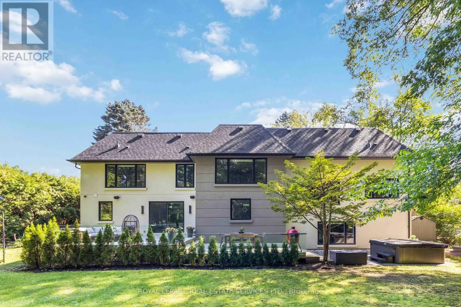 1489 ROGERSWOOD COURT