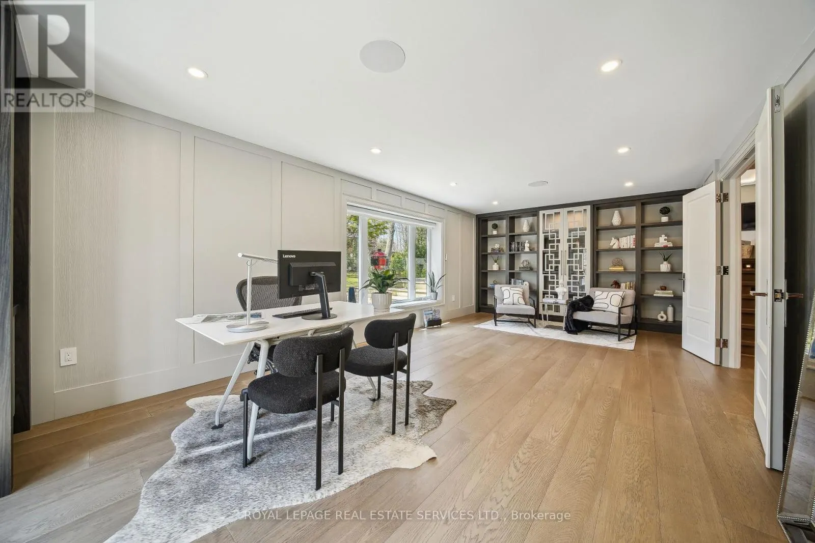 1489 ROGERSWOOD COURT