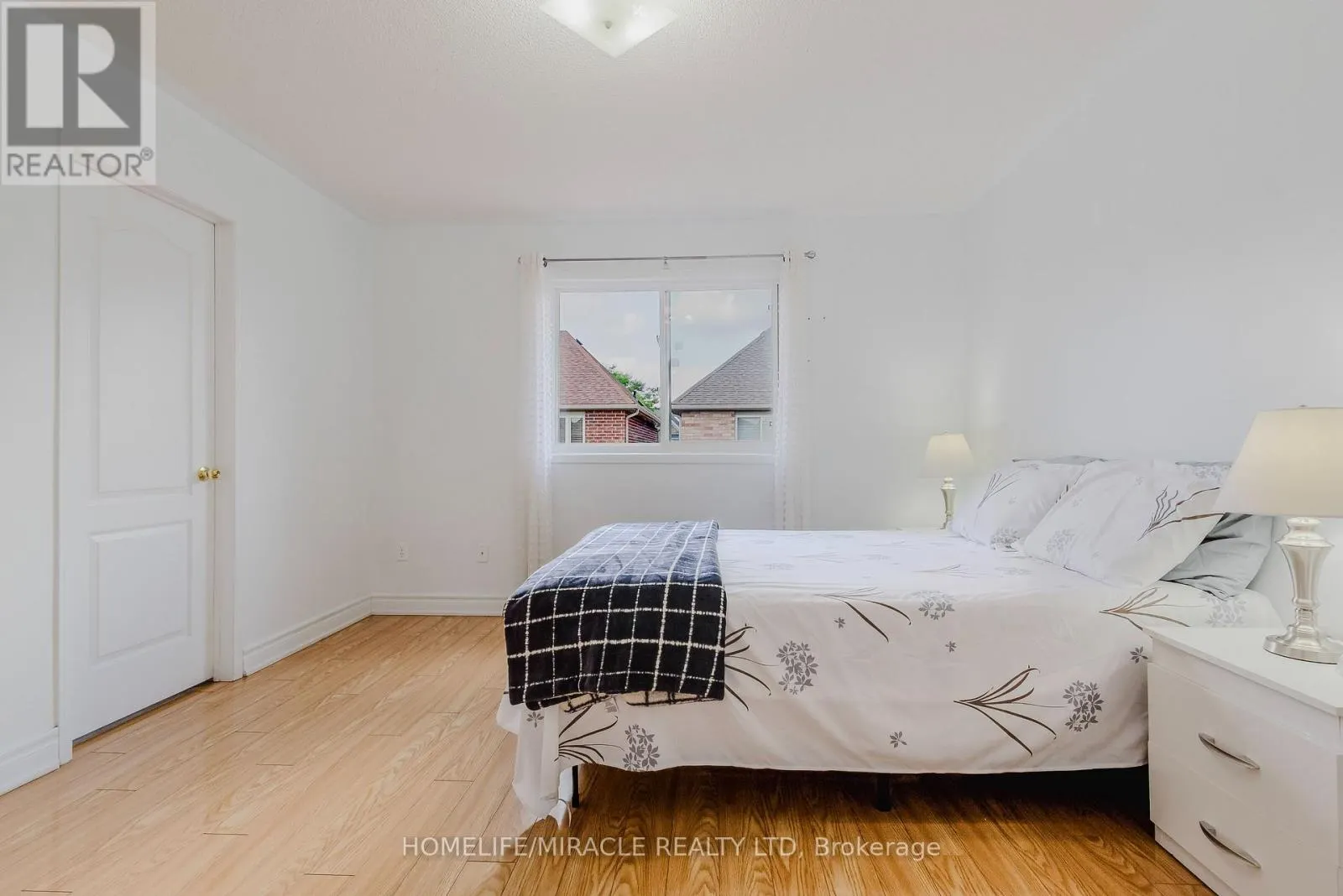 27 SILVER EGRET ROAD