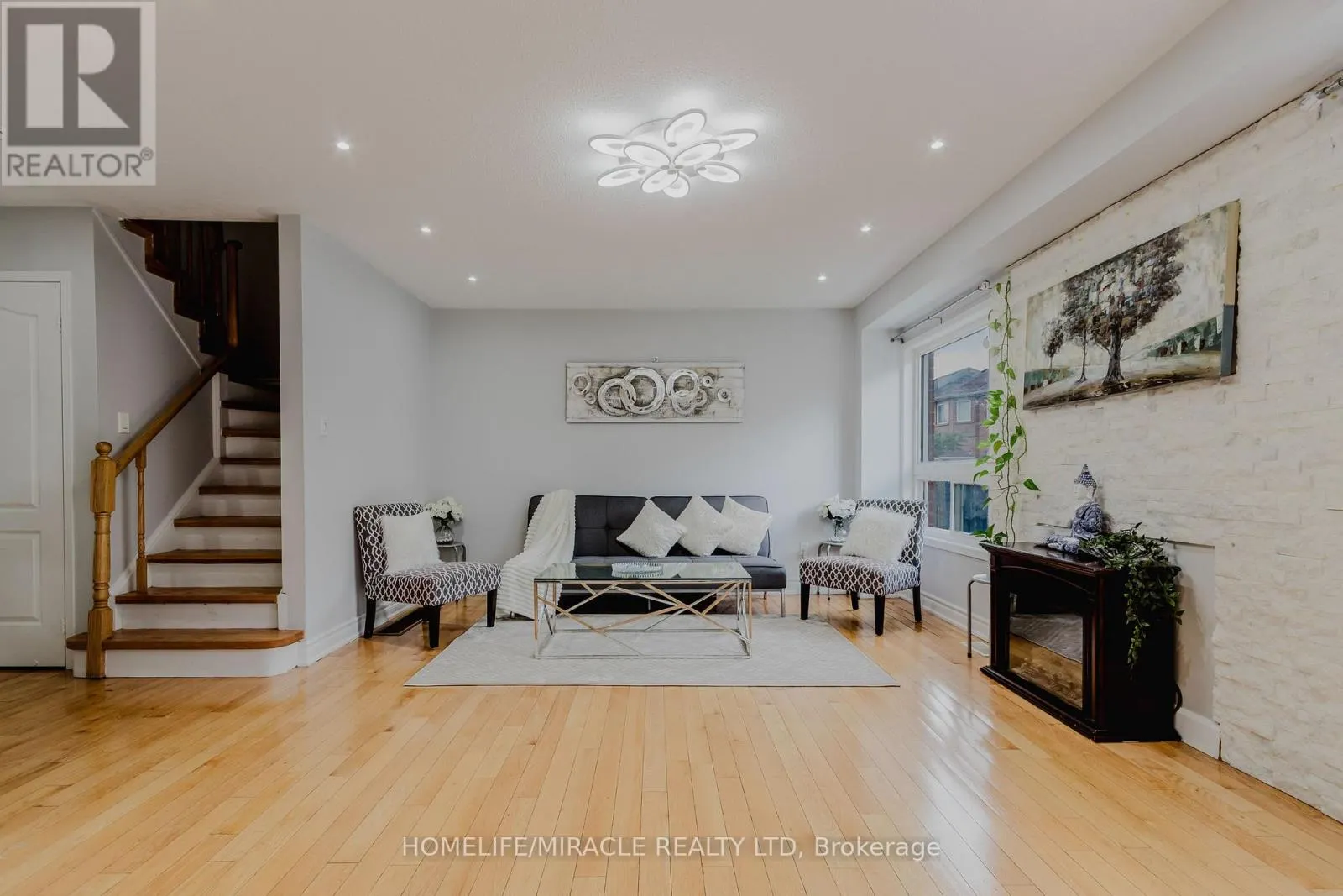 27 SILVER EGRET ROAD