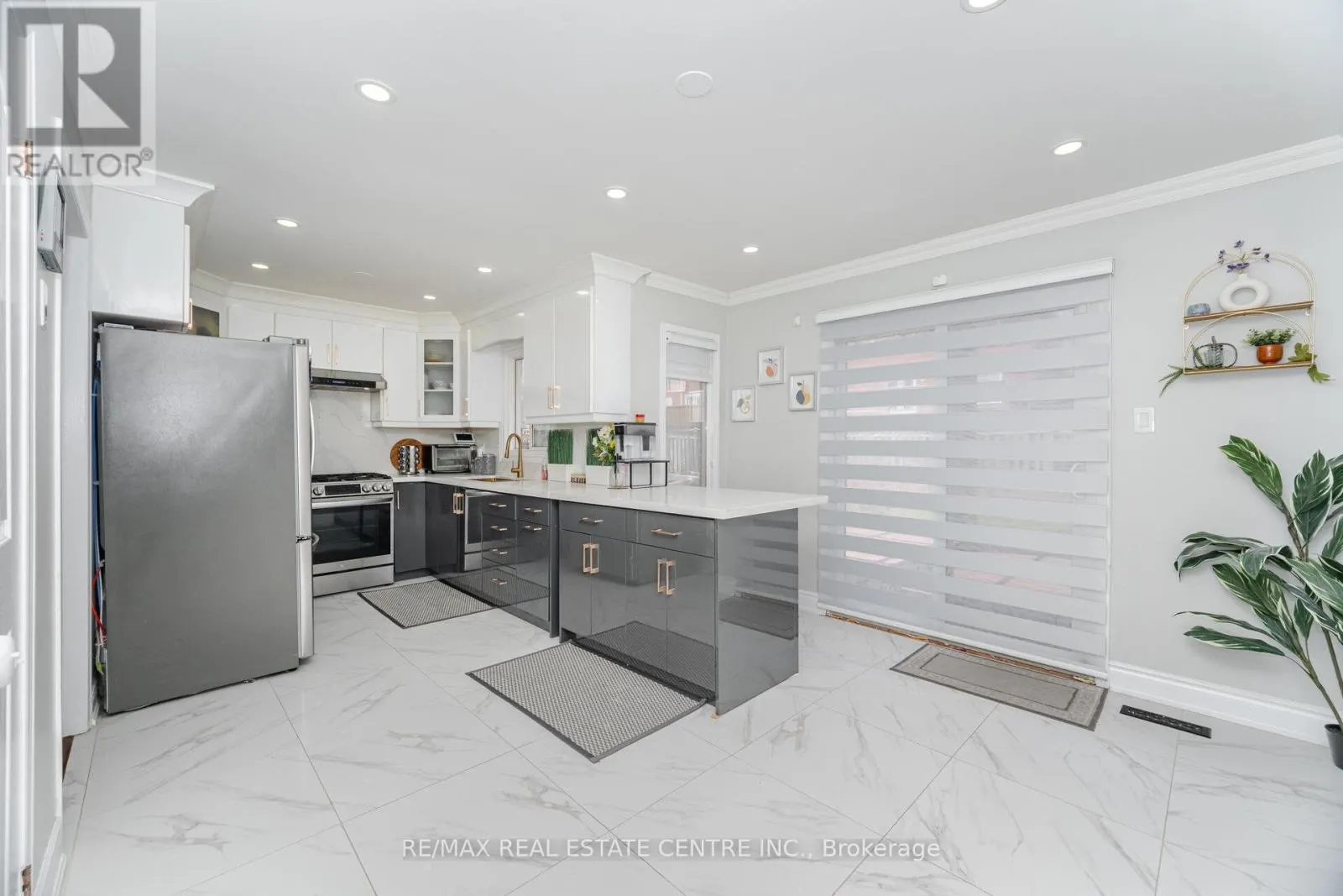 20 ST MARK PLACE