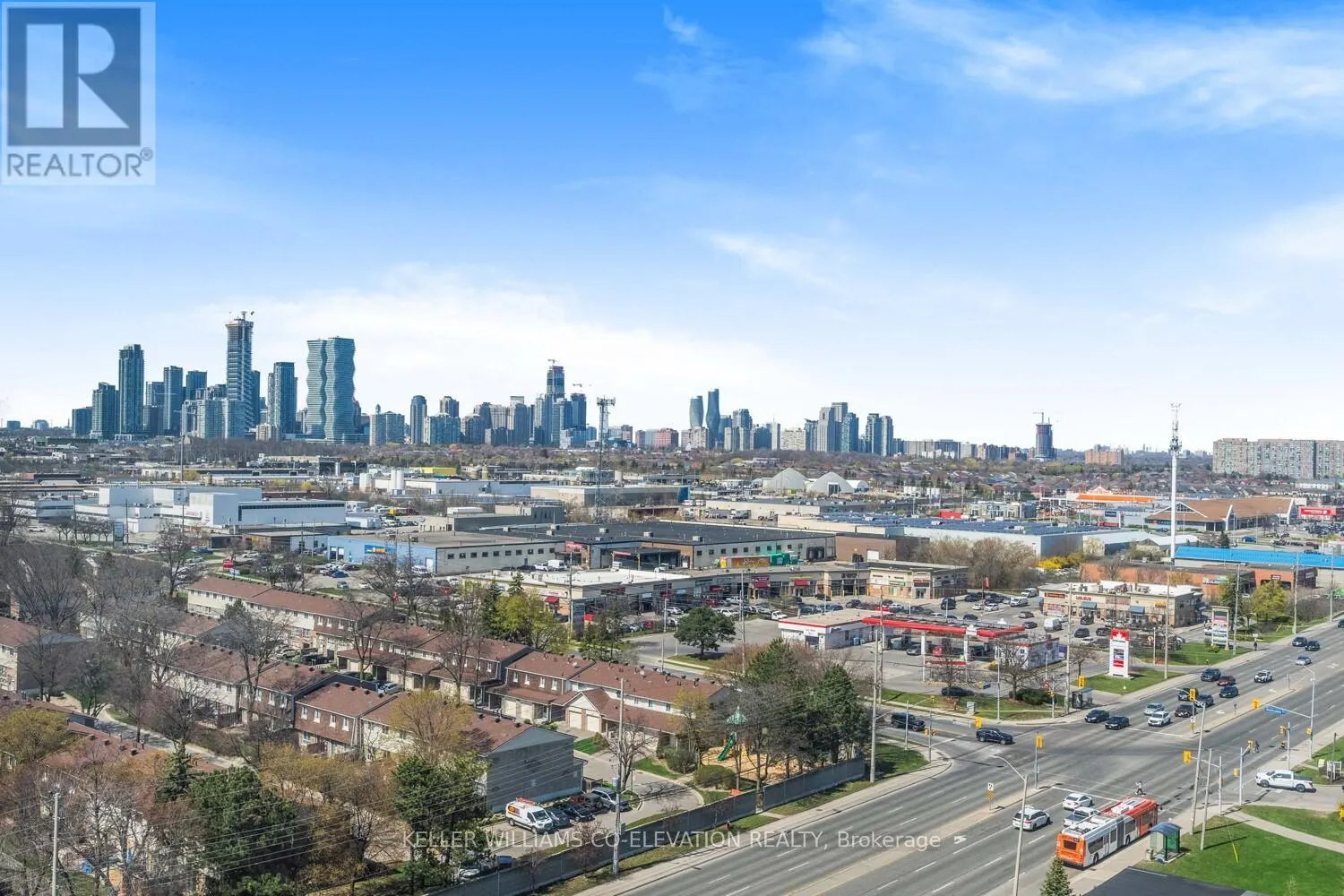 1604 - 880 DUNDAS STREET W