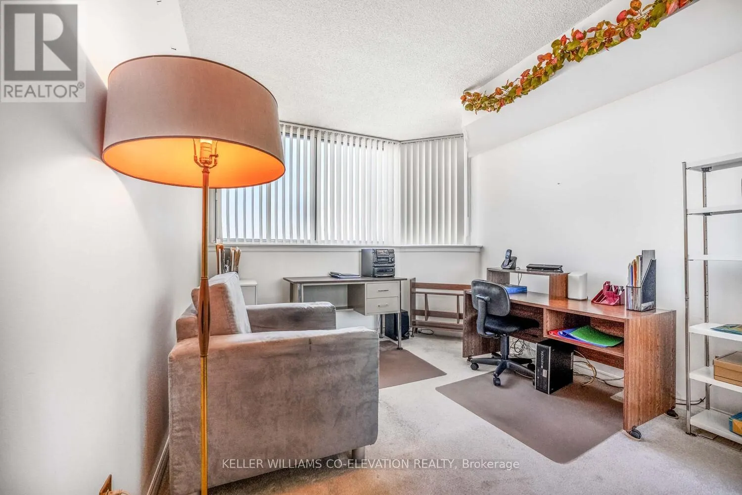 1604 - 880 DUNDAS STREET W