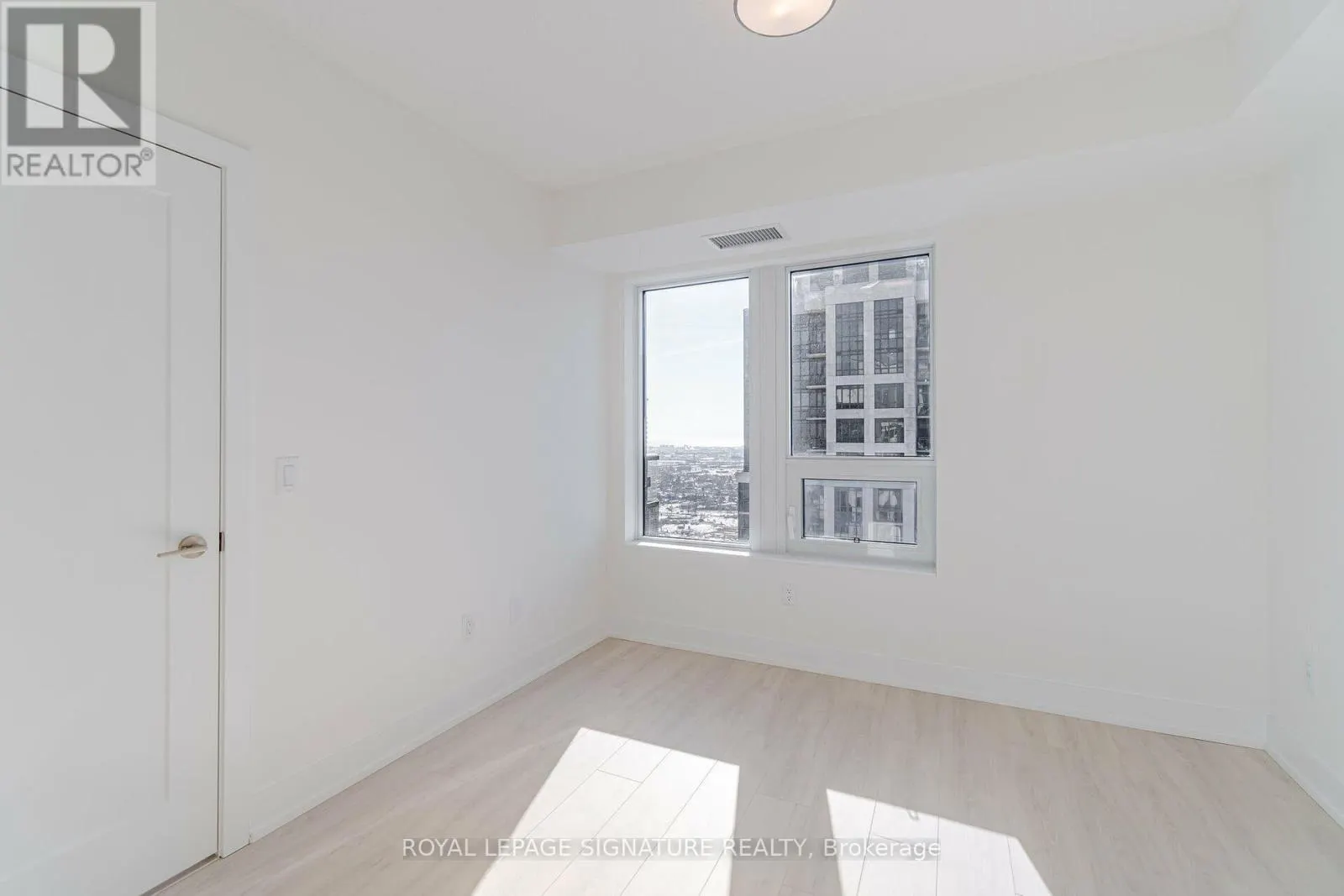 2701 - 10 EVA ROAD