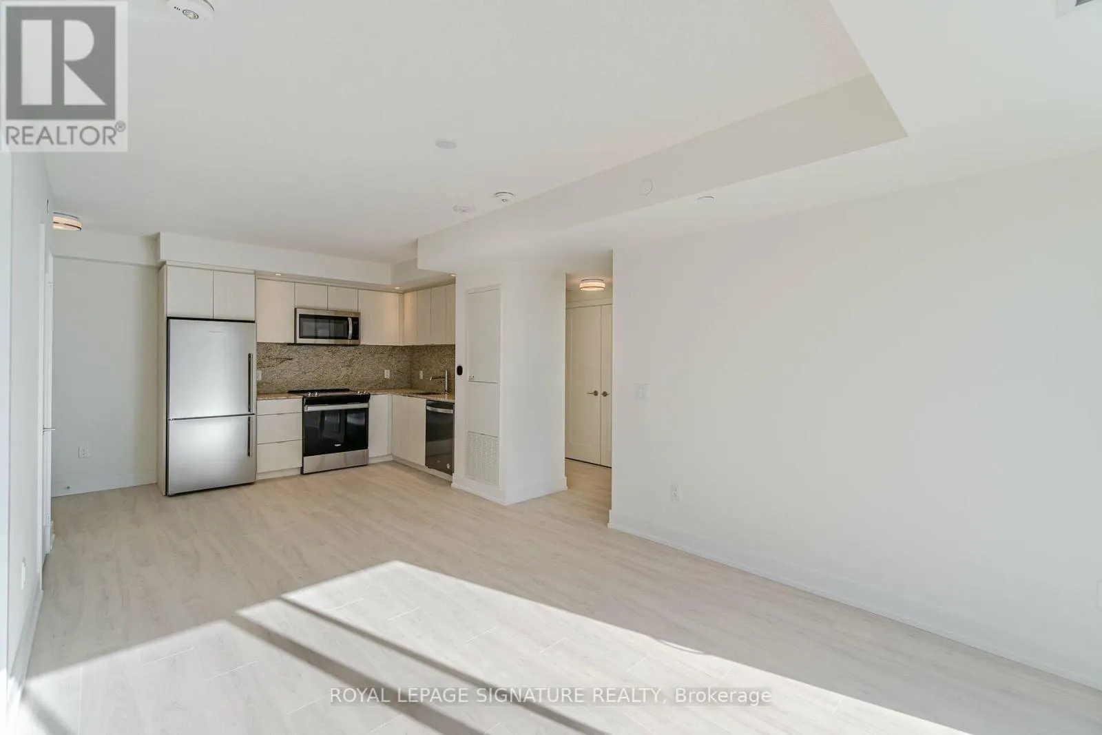 2701 - 10 EVA ROAD