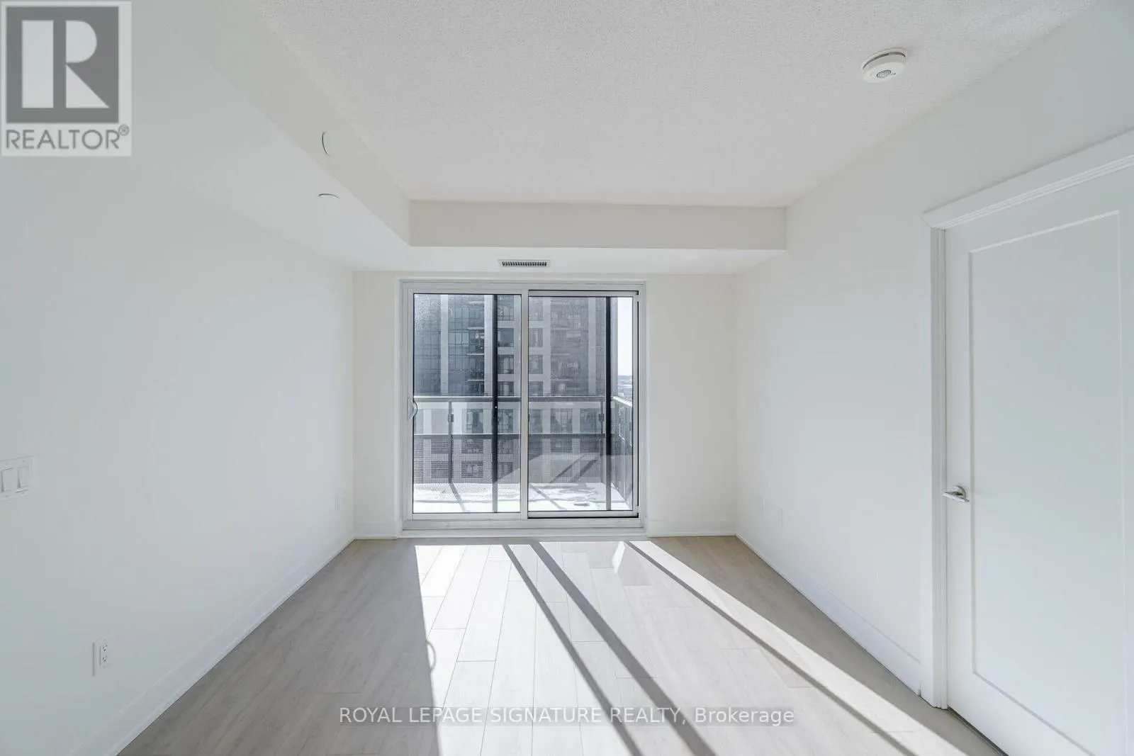2701 - 10 EVA ROAD