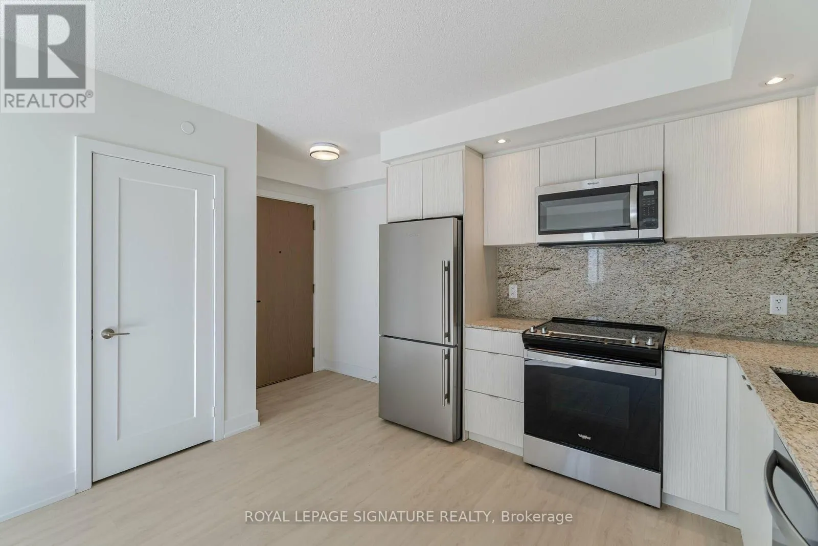 2701 - 10 EVA ROAD