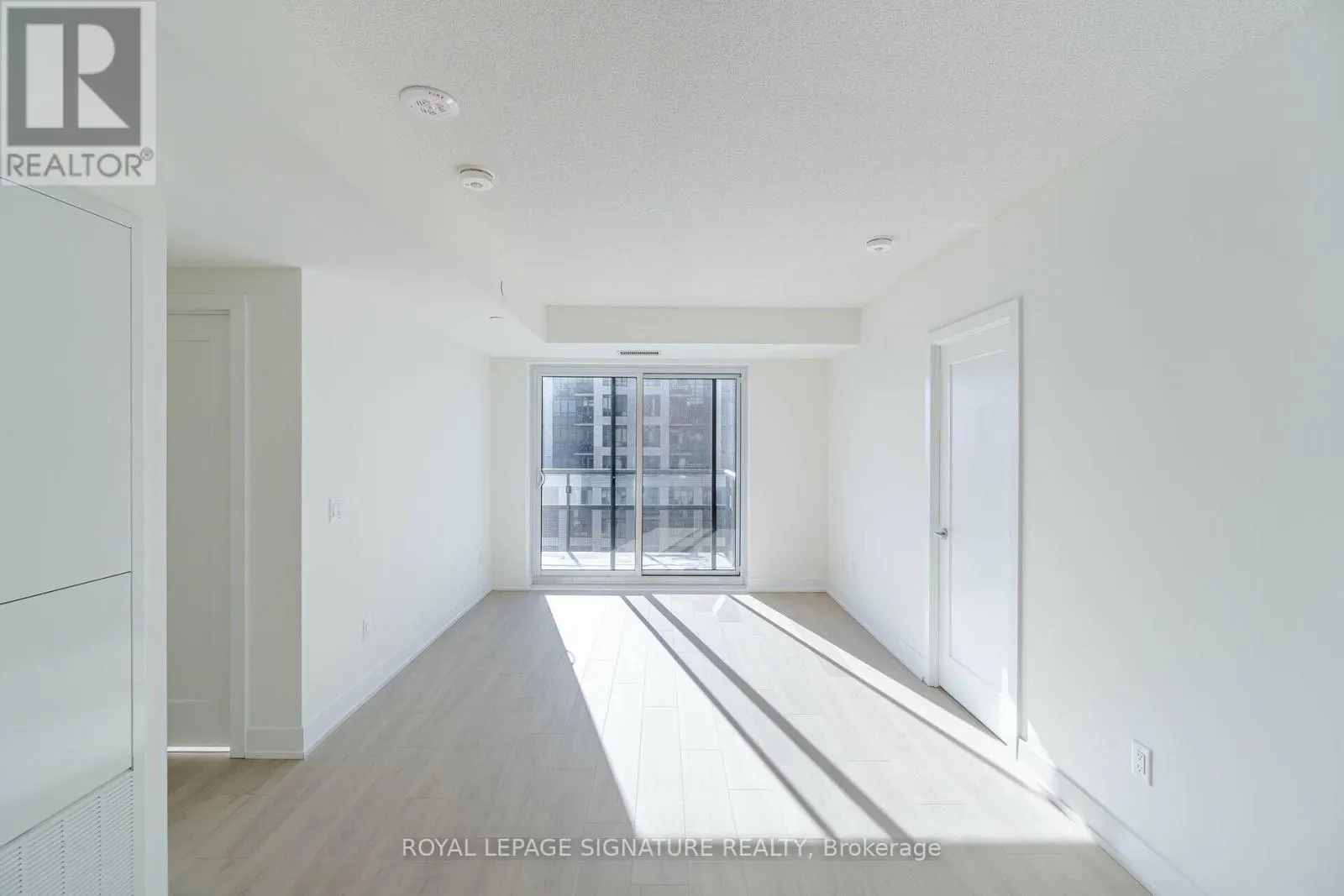 2701 - 10 EVA ROAD