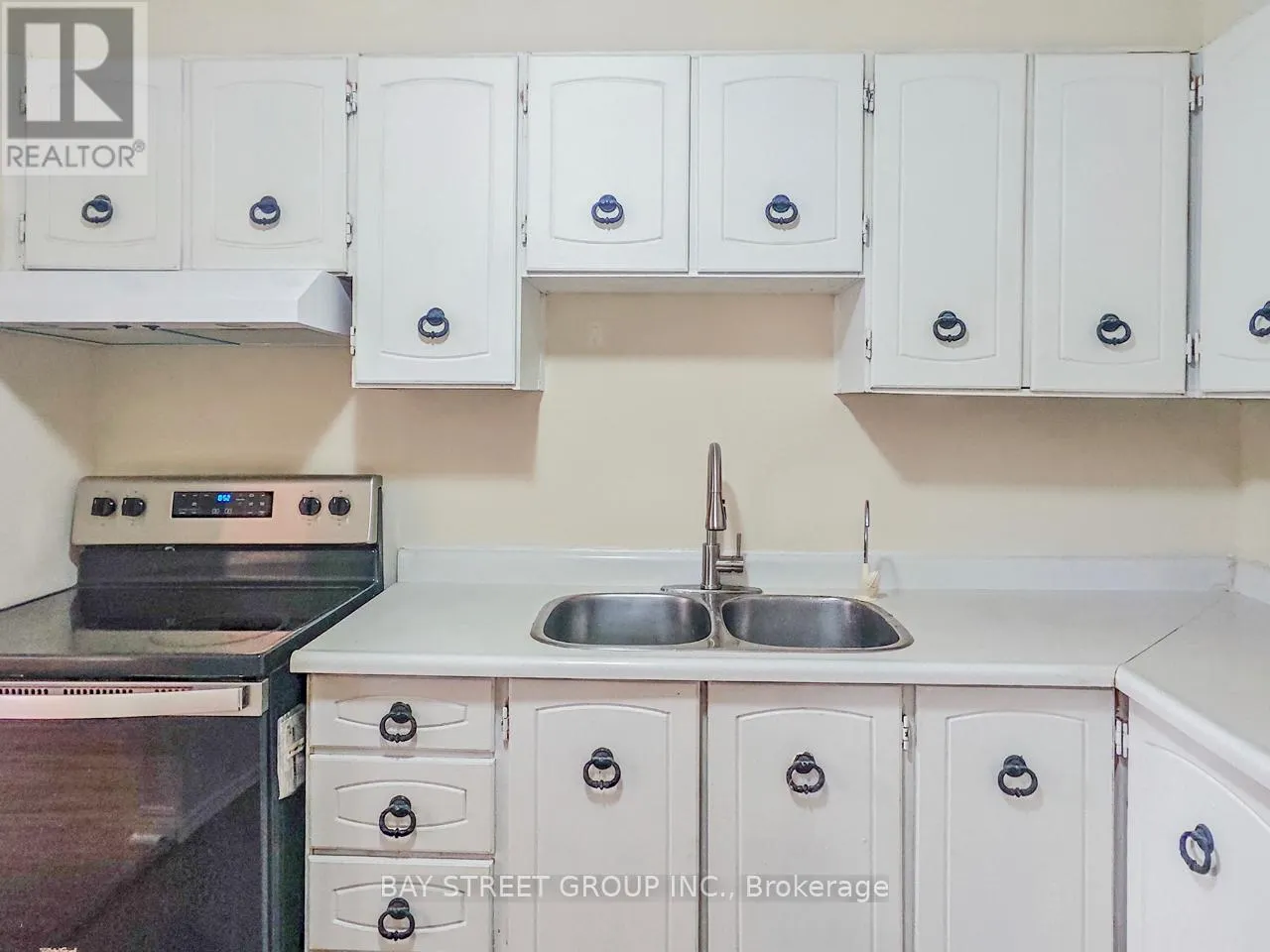 2ND FLR - 5130A DUNDAS STREET W
