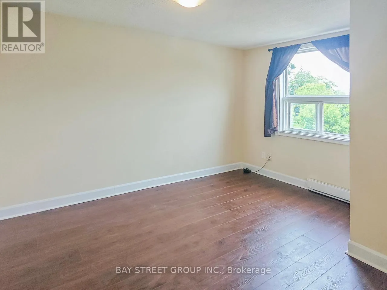 2ND FLR - 5130A DUNDAS STREET W