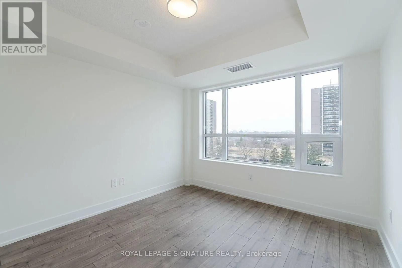 403 - 10 EVA ROAD