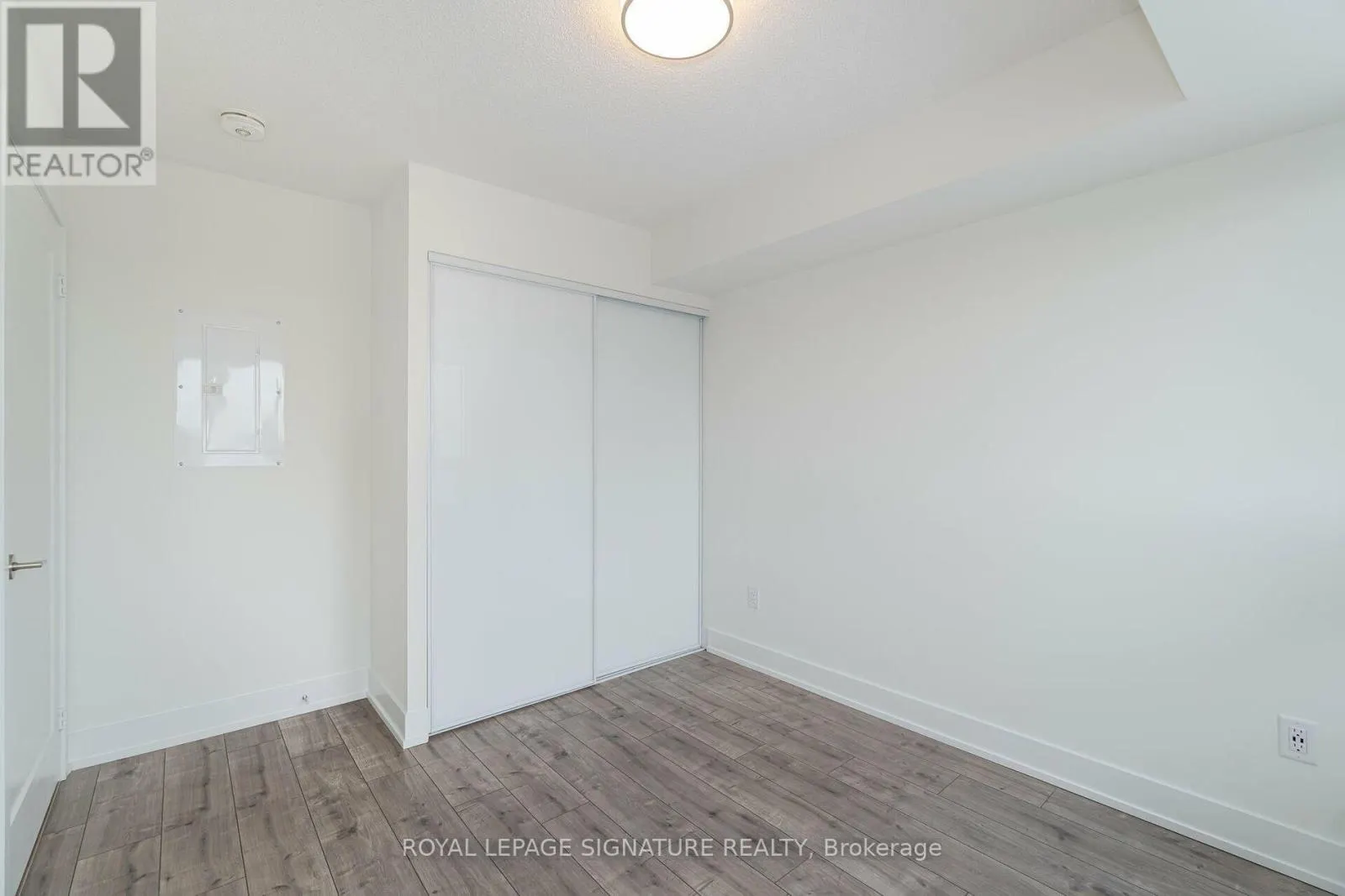 403 - 10 EVA ROAD