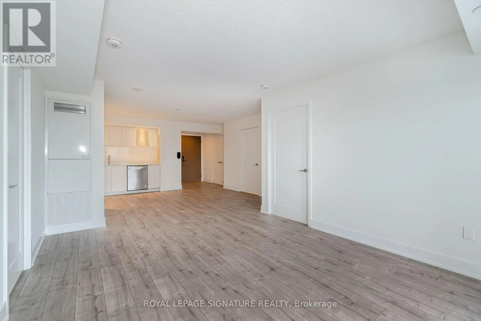 403 - 10 EVA ROAD