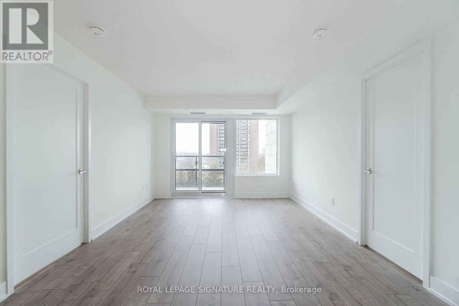 403 - 10 EVA ROAD