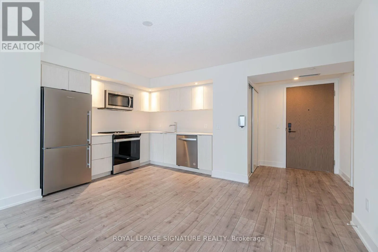403 - 10 EVA ROAD