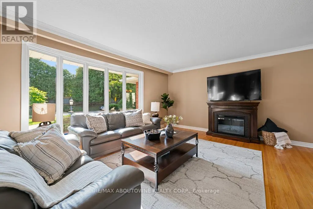 1605 VENETIA DRIVE