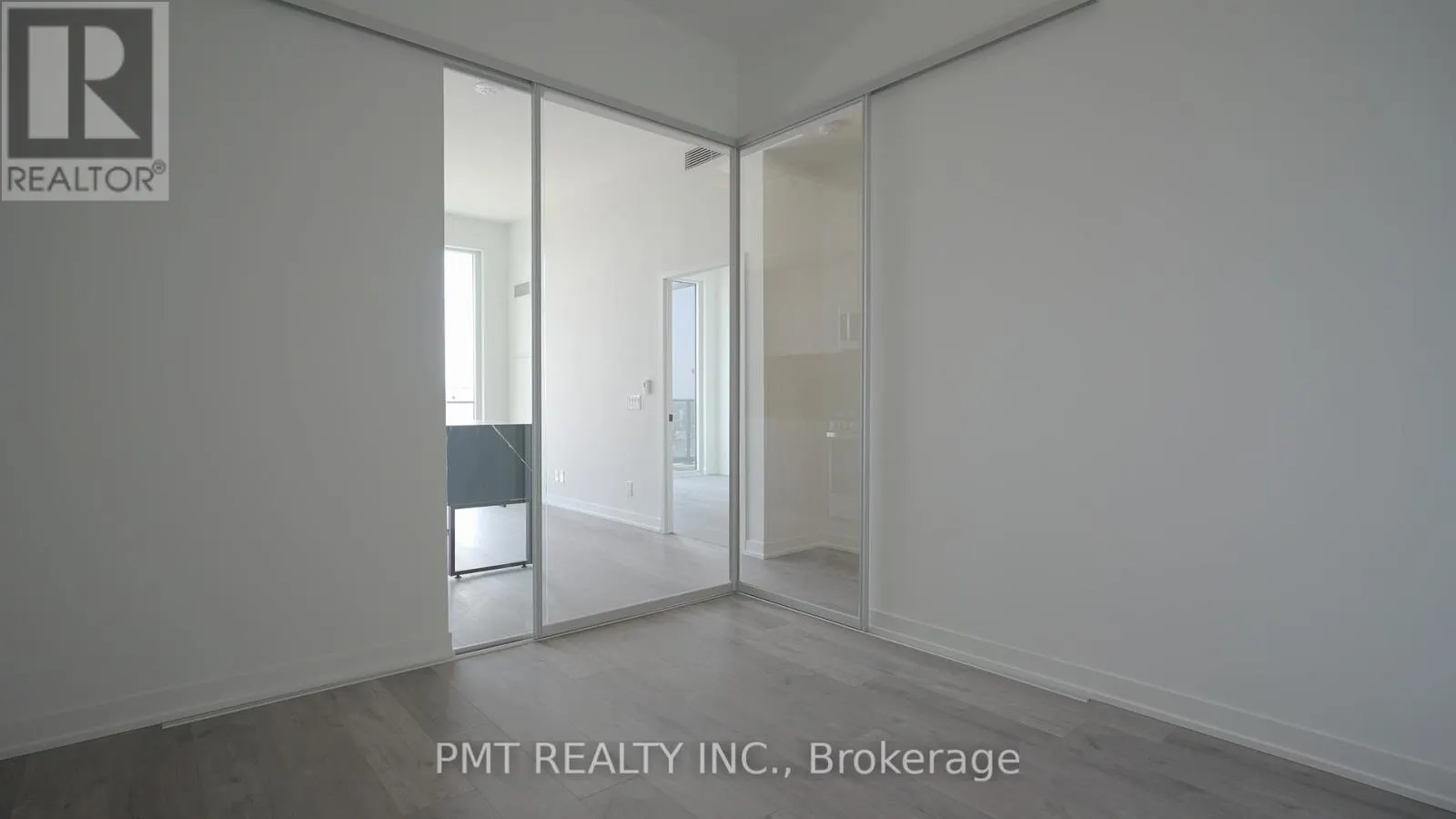 1117 - 285 DUFFERIN STREET
