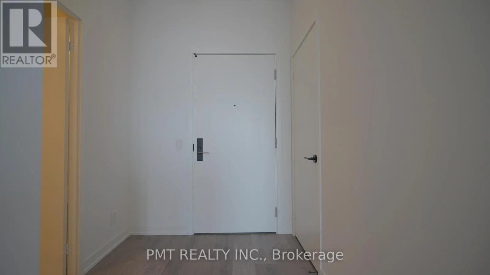 1117 - 285 DUFFERIN STREET