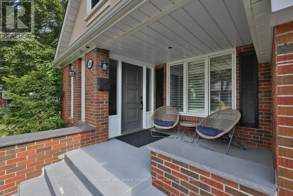 886 WHITNEY DRIVE