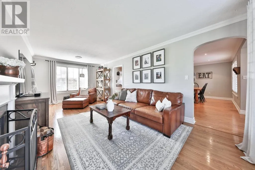 886 WHITNEY DRIVE