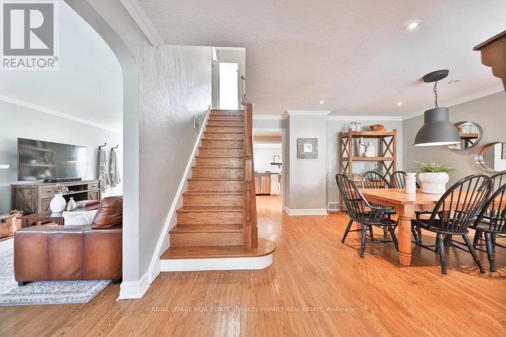 886 WHITNEY DRIVE