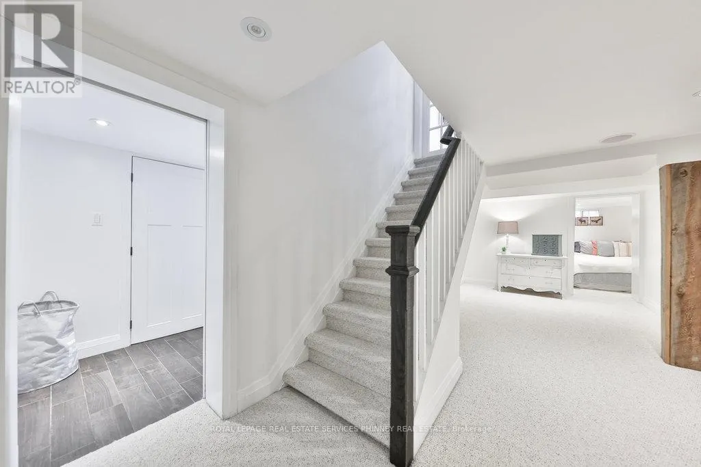 886 WHITNEY DRIVE