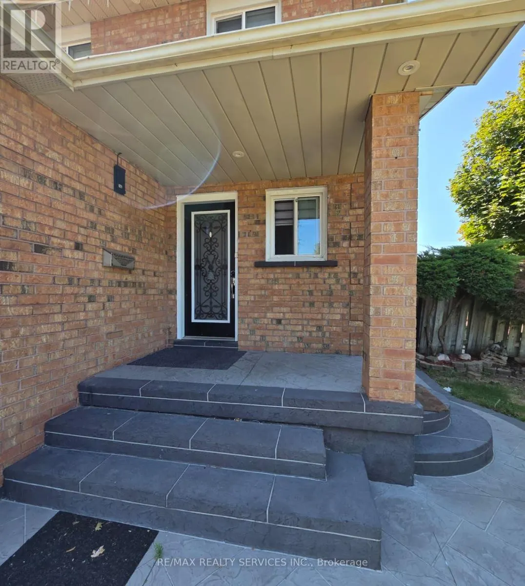 32 SHENSTONE AVENUE