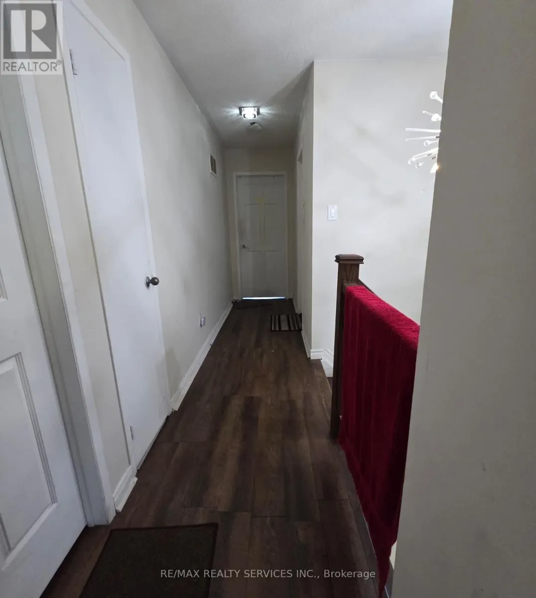 32 SHENSTONE AVENUE